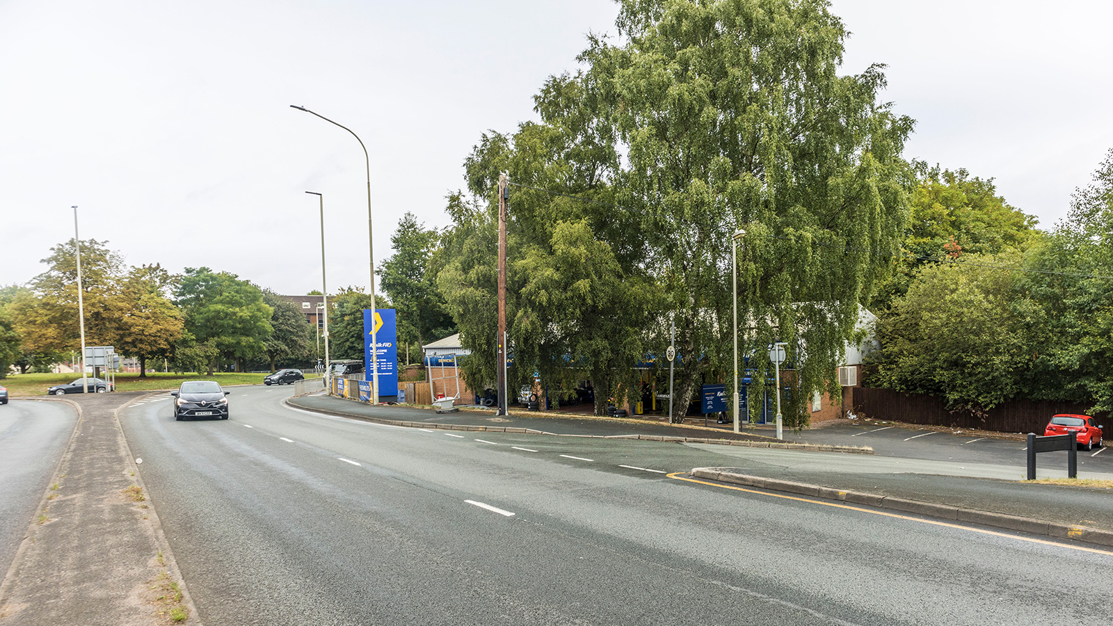 Kwik-Fit<br>Mill Lane<br>Halesowen<br>West Midlands<br>B63 3JE