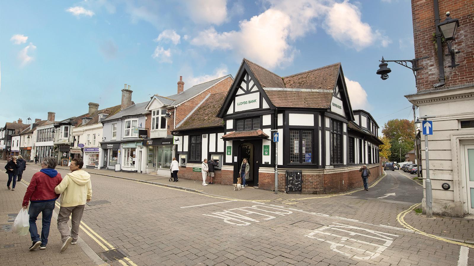 Lloyds Bank<br>25 High Street<br>Ringwood<br>Hampshire<br>BH24 1BD