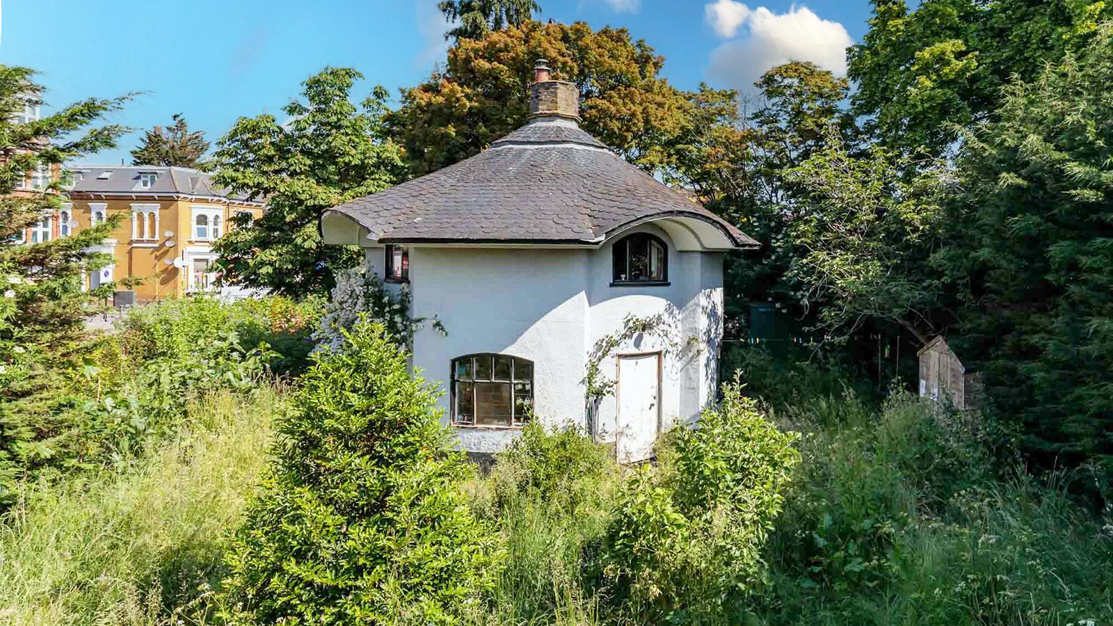 Mushroom House<br>296 High Road, Wood Green<br>London<br>N22 8JA