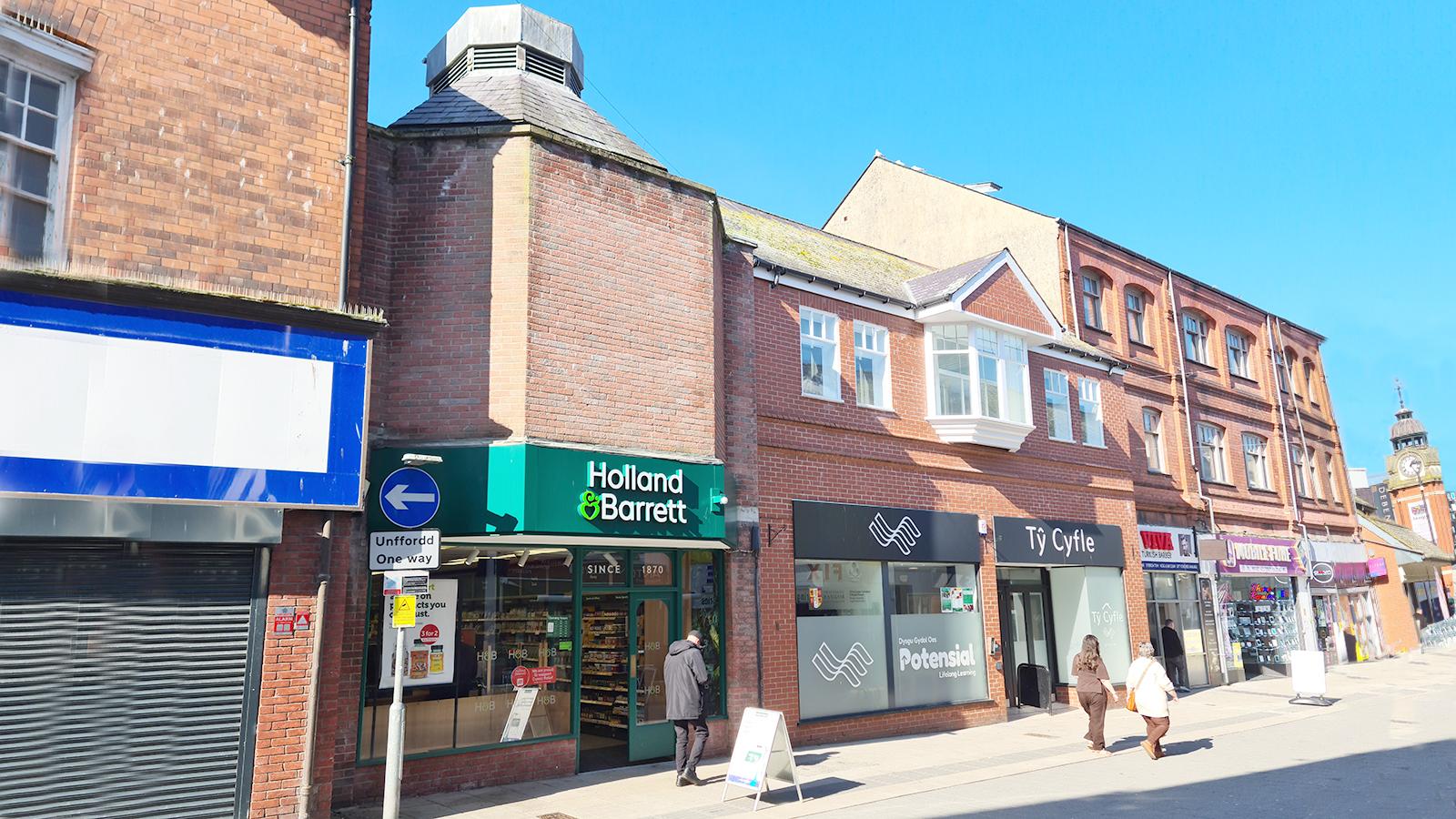 Holland and Barrett<br>253 High Street<br>Bangor<br>Clwyd<br>LL57 1PB