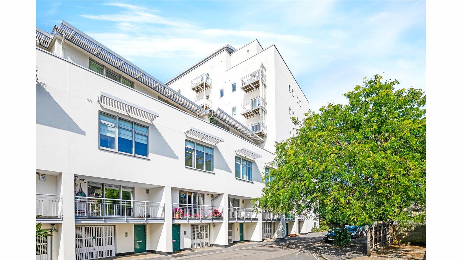39 Vineyard Path, Mortlake<br>Richmond Upon Thames<br>London<br>SW14 8EL