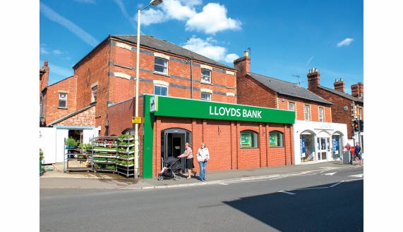 Lloyds Bank<br>9/11 High Street<br>Stonehouse<br>Gloucestershire<br>GL10 2NL
