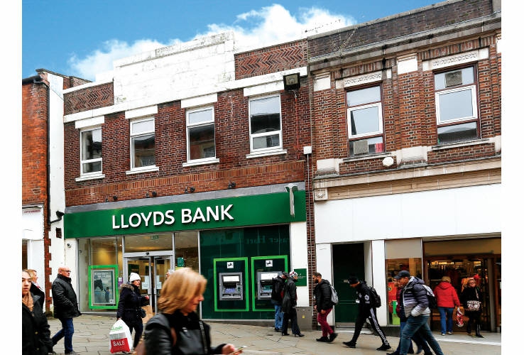 Lloyds Bank<br>58 Yorkshire Street<br>Rochdale<br>Greater Manchester<br>OL16 1JP