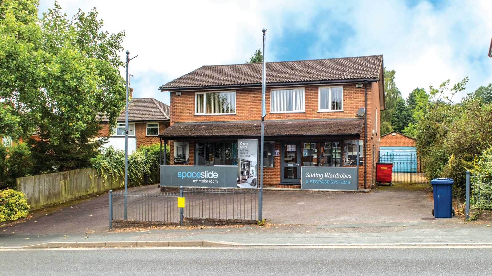 123 Farnborough Road<br>Farnham<br>Surrey<br>GU9 9AW