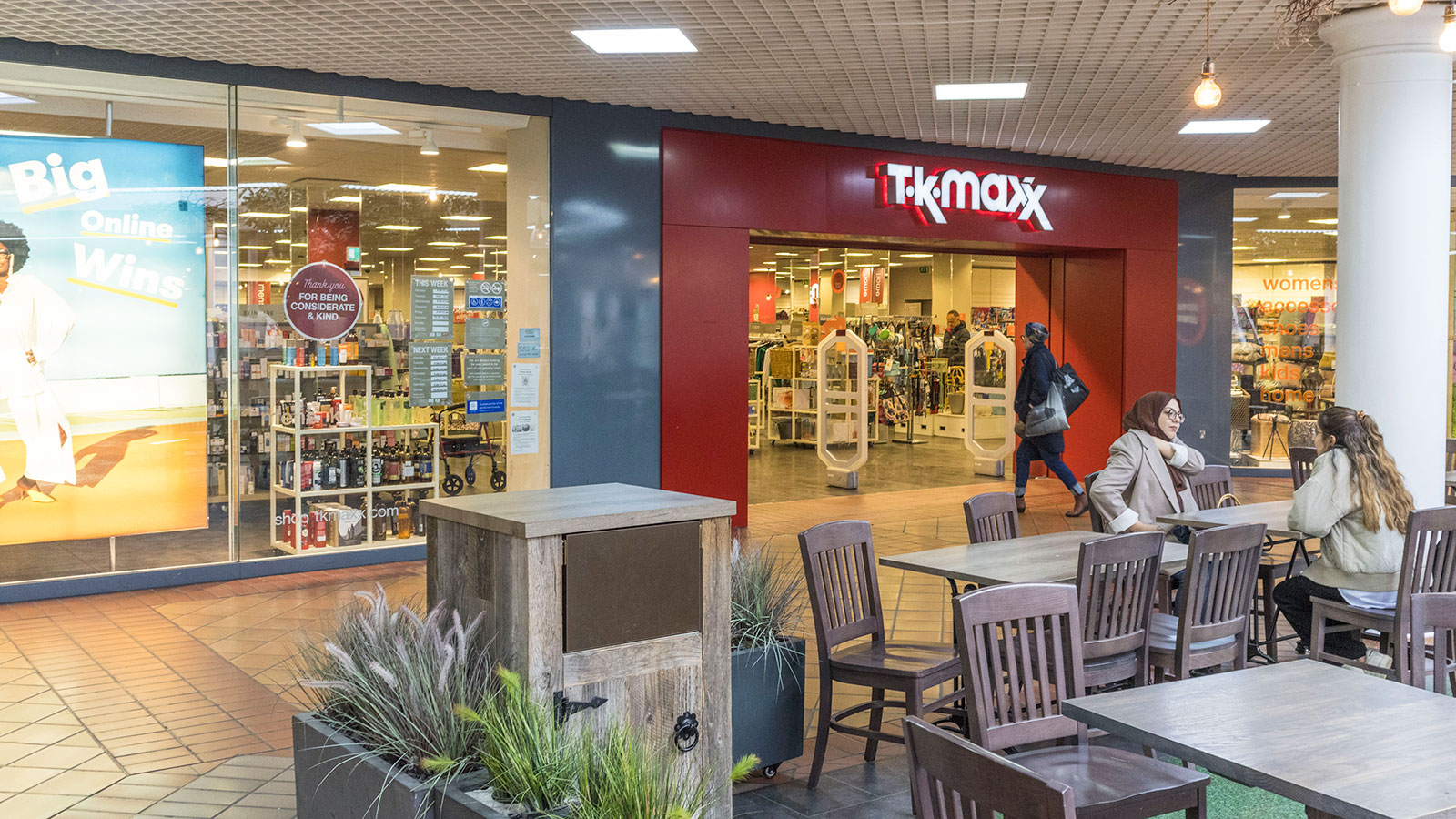 TK Maxx, 90 / 93 Cathedral Walk<br>The Ridings Shopping Centre<br>Wakefield<br>West Yorkshire<br>WF1 1YD